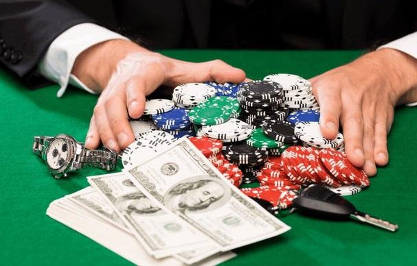 Antarmuka aplikasi mobile wukong138 menampilkan live dealer dan permainan slot